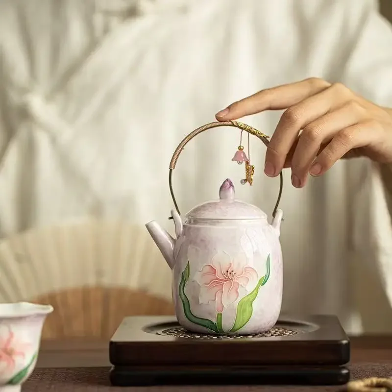 200ML Jingdezhen Hand-painted Stack Glazed Teapot Beam Pot Exquisite Brewing Teapot Ceramic TeaSet Home KungFu TeaSet Collection
200ML Jingdezhen Hand-painted Stack Glazed Teapot Beam Pot Exquisite Brewing Teapot Ceramic TeaSet Home KungFu TeaSet Collection
