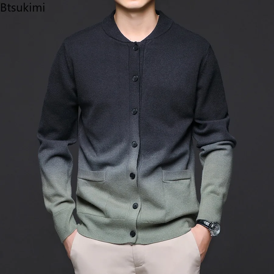 New Men's Cardigan Sweatcoats Long Sleeve Round Neck Button Knitted Sweaters with Pockets Lightweight Solid Color Outerwear
New Men's Cardigan Sweatcoats Long Sleeve Round Neck Button Knitted Sweaters with Pockets Lightweight Solid Color Outerwear