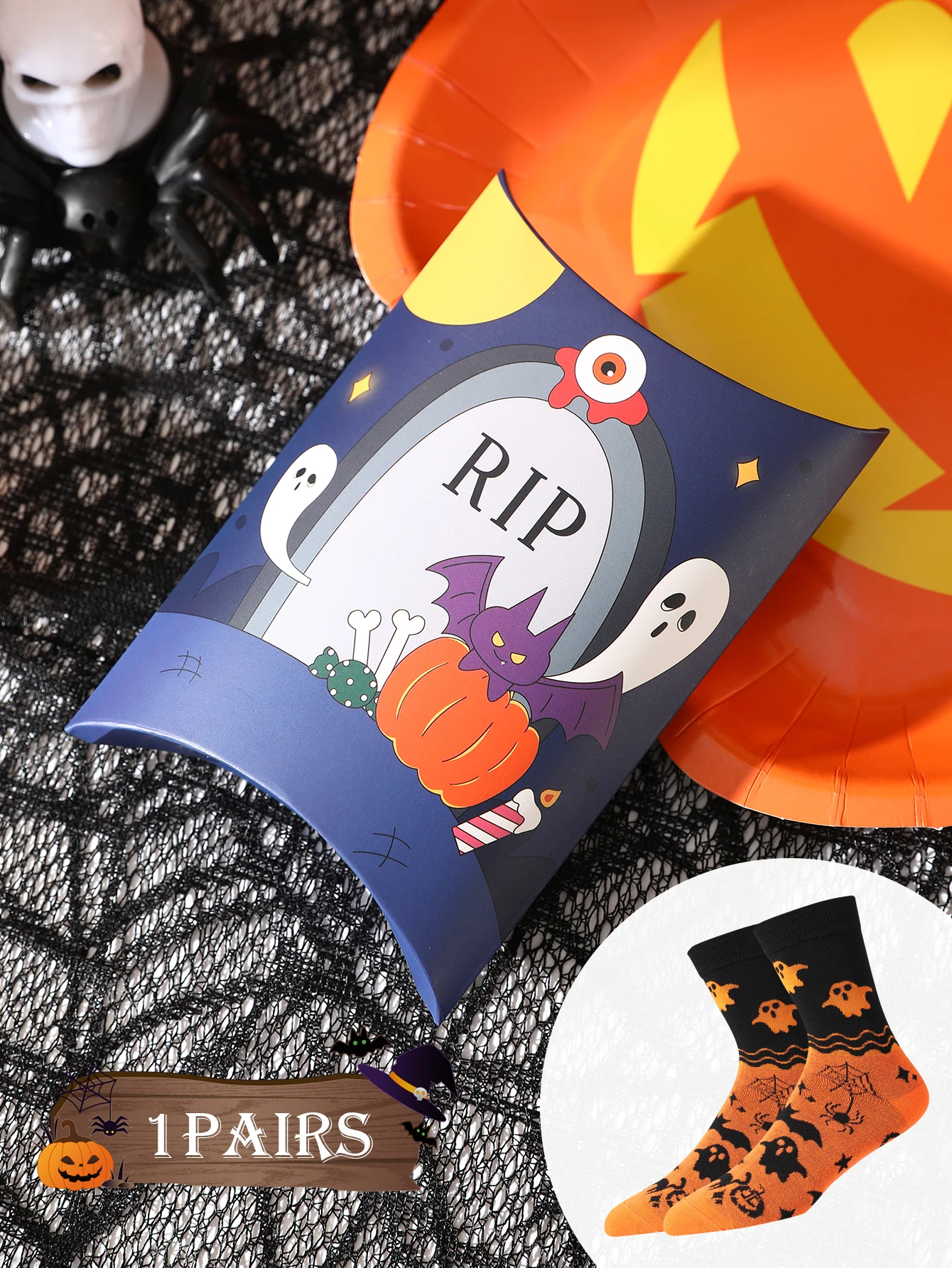 1 pair of unisex socks with a mid tube design,inspired by the unique and creative food pie style of Wan Sheng,a fun holiday gift
1 pair of unisex socks with a mid tube design,inspired by the unique and creative food pie style of Wan Sheng,a fun holiday gift