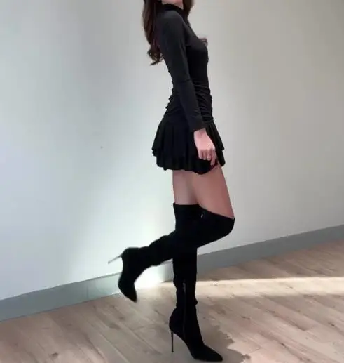 2025 Solid Color Semi High Neck Waist Cinched Pleated Dress for Autumn, Women's Slim Fit Girl Style A-Line Long Sleeved Dress
2025 Solid Color Semi High Neck Waist Cinched Pleated Dress for Autumn, Women's Slim Fit Girl Style A-Line Long Sleeved Dress