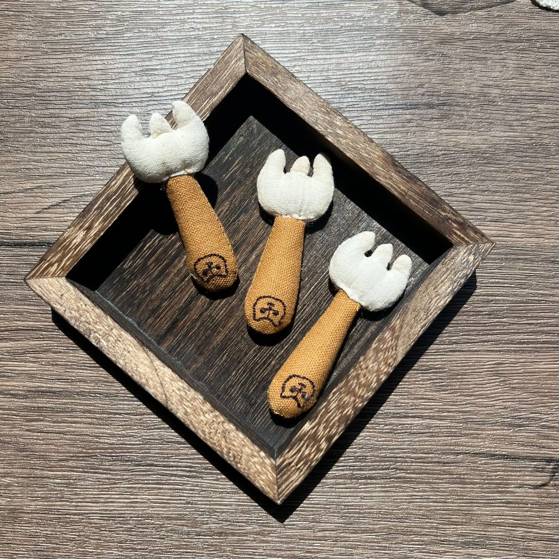Soft Cotton Linen Mini Fork Brooch Pin Hair Clasp DIY Craft for Bag Hat Decoration Woodland Style Cute Adorable
Soft Cotton Linen Mini Fork Brooch Pin Hair Clasp DIY Craft for Bag Hat Decoration Woodland Style Cute Adorable
