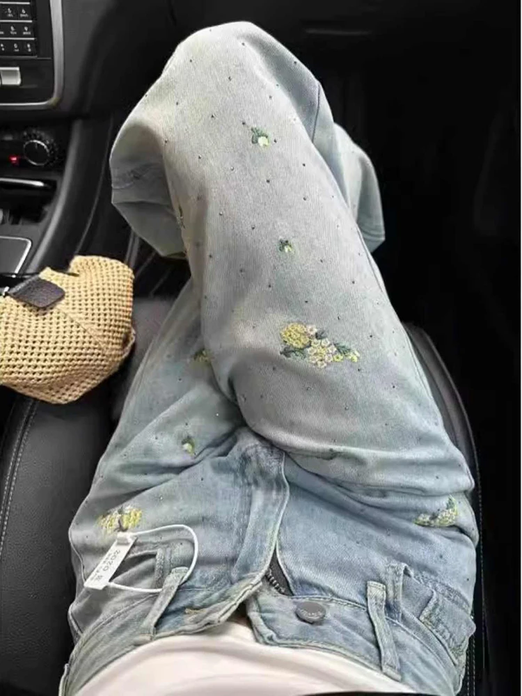 Women's Wide Leg Jeans Fashion Embroidered Flower Hot Diamond Pants Spring Autumn New High Waist Loose Straight Legs Trouser
Women's Wide Leg Jeans Fashion Embroidered Flower Hot Diamond Pants Spring Autumn New High Waist Loose Straight Legs Trouser