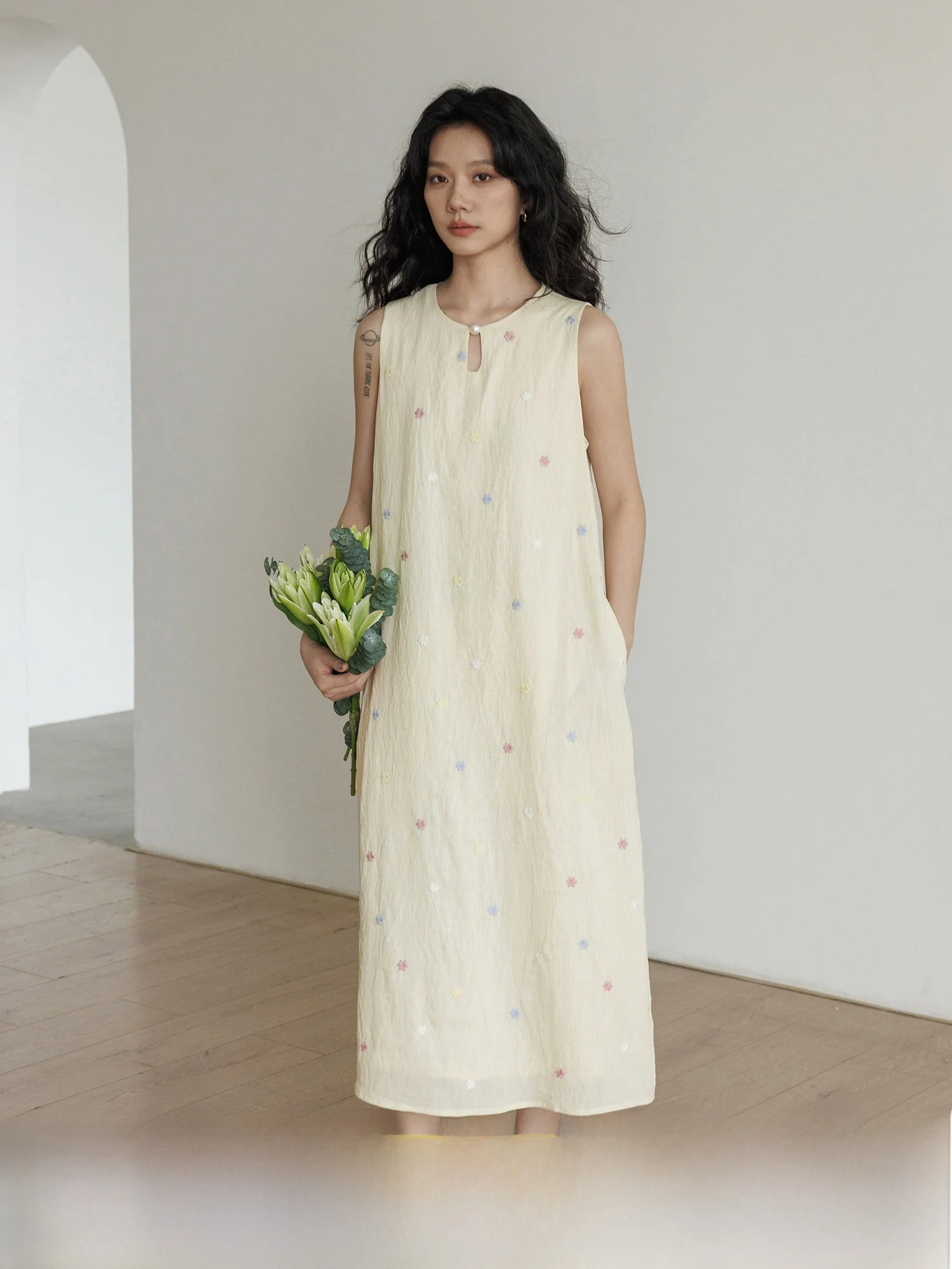 Summer round Neck Sleeveless Embroidered Dress Women's Princess Style Linen Loose Feel Vacation Beach Long Dress
Summer round Neck Sleeveless Embroidered Dress Women's Princess Style Linen Loose Feel Vacation Beach Long Dress