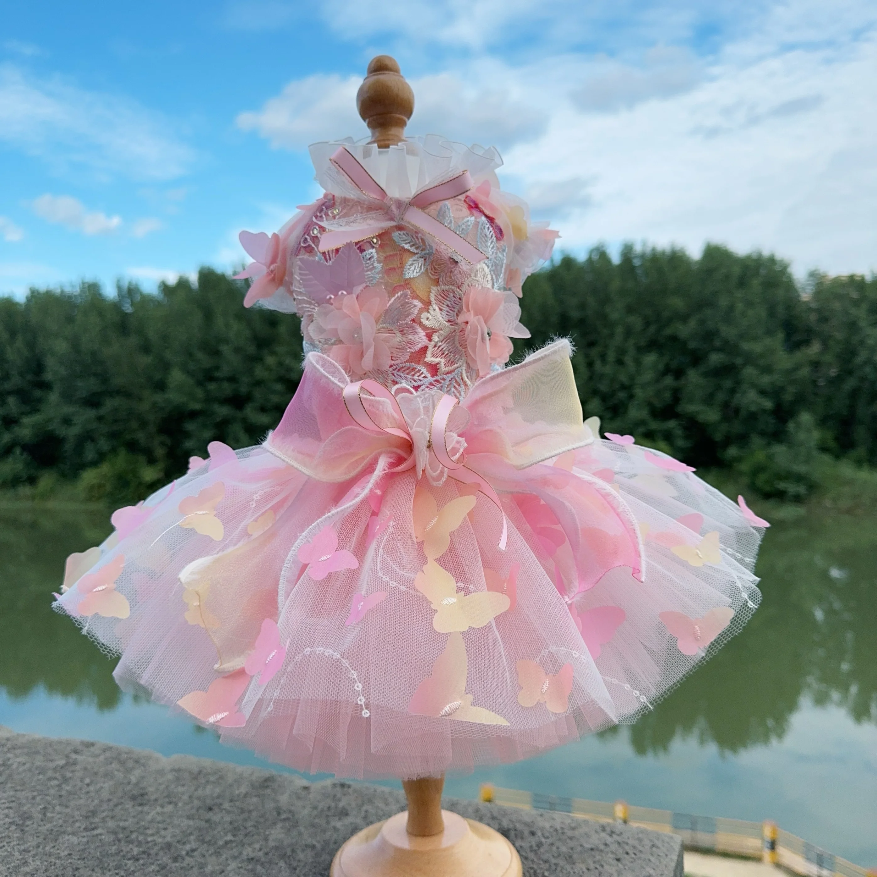 Fashion Fine Pink Blue Pet Dog Clothes Luxury Handmade Butterfly Flower Embroidery Lace Bow Princess Dress For Small Medium Dog
Fashion Fine Pink Blue Pet Dog Clothes Luxury Handmade Butterfly Flower Embroidery Lace Bow Princess Dress For Small Medium Dog