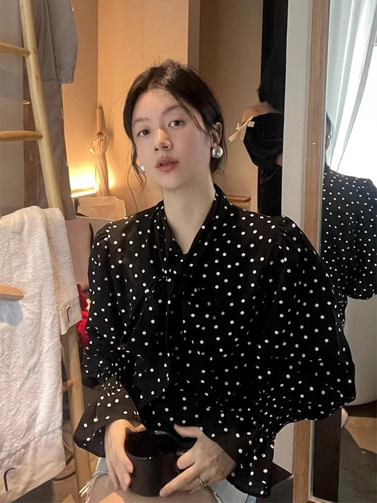 Новая корейская шикарная женская блузка, весенняя французская винтажная рубашка с бантом на шнуровке в горошек и рукавами-трубой, женская блузка 
Новая корейская шикарная женская блузка, весенняя французская винтажная рубашка с бантом на шнуровке в горошек и рукавами-трубой, женская блузка