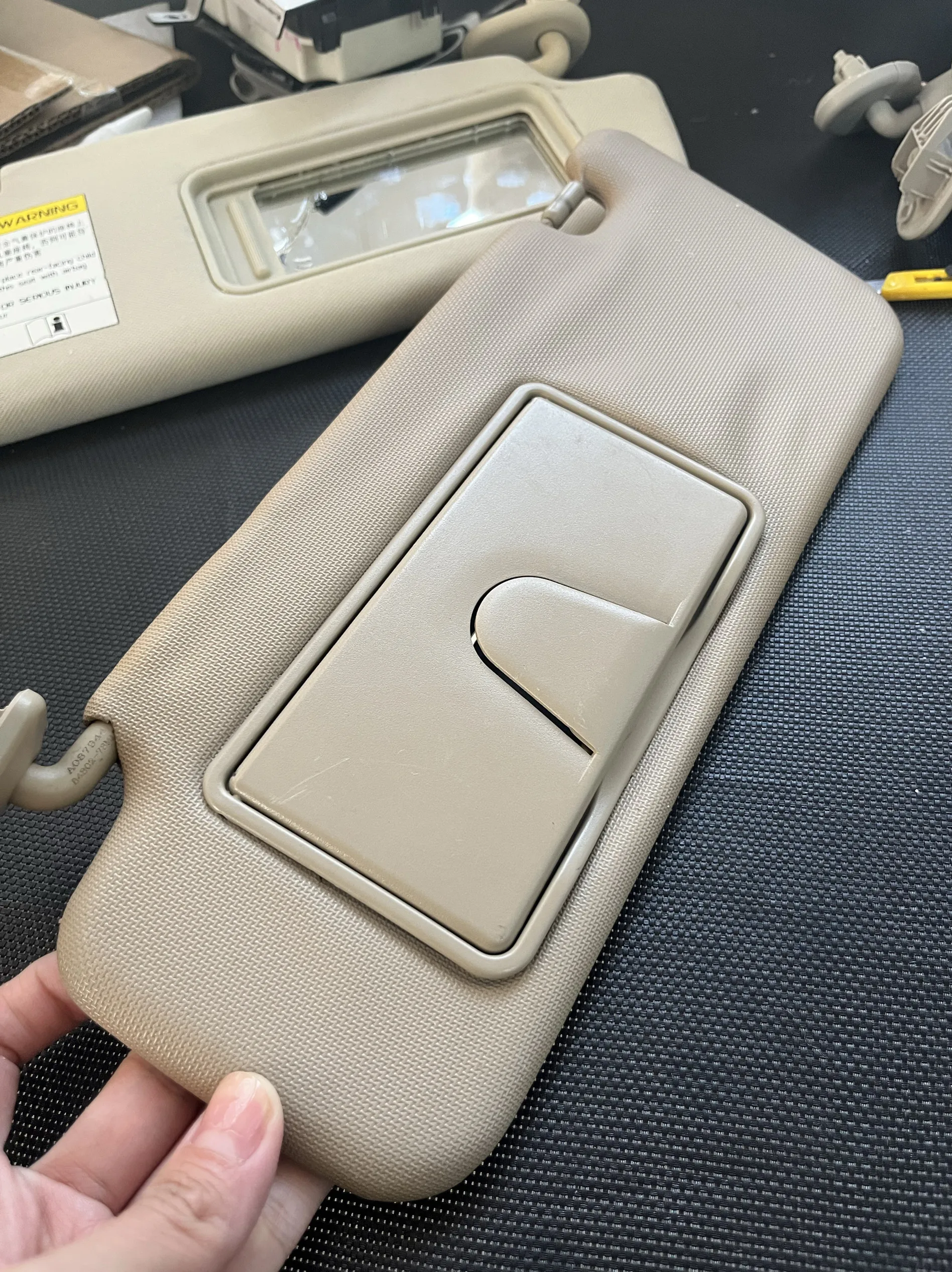 Auto Parts for Suzuki S-Cross SX4 S-Cross Alivio Vitara Sun Visor Lens Makeup Light Sun Visor Vanity Mirror Disassembly
Auto Parts for Suzuki S-Cross SX4 S-Cross Alivio Vitara Sun Visor Lens Makeup Light Sun Visor Vanity Mirror Disassembly
