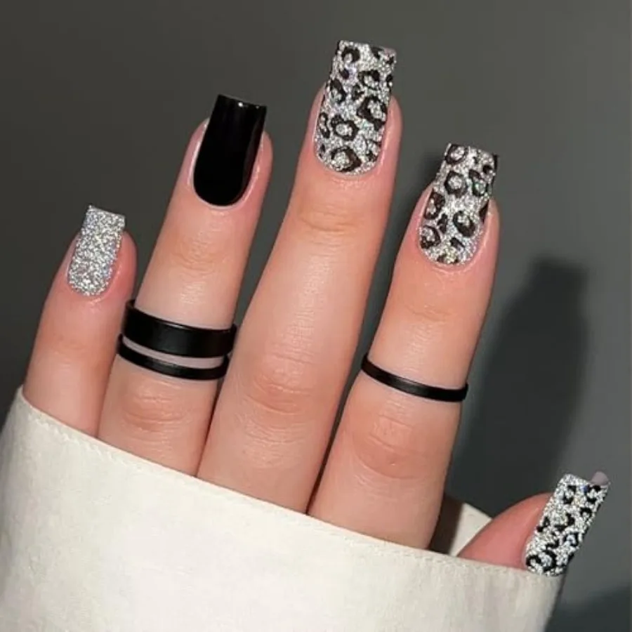 24Pcs Leopard Print Press on Nails Medium Square Fake Nails Silver Bling Glitter Designs False Nails Stick on Glossy Black Acry
24Pcs Leopard Print Press on Nails Medium Square Fake Nails Silver Bling Glitter Designs False Nails Stick on Glossy Black Acry