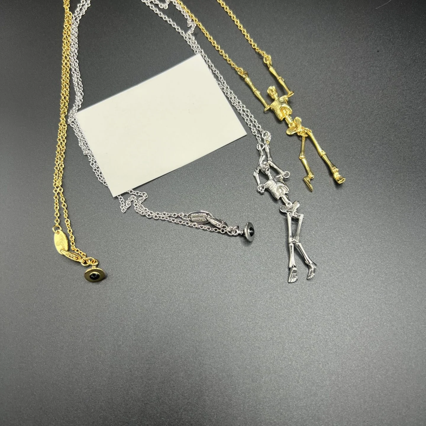 S925 серебро креативный преувеличенный дизайн панк кость кулон ожерелье пара ювелирных изделий в стиле ретро
S925 серебро креативный преувеличенный дизайн панк кость кулон ожерелье пара ювелирных изделий в стиле ретро