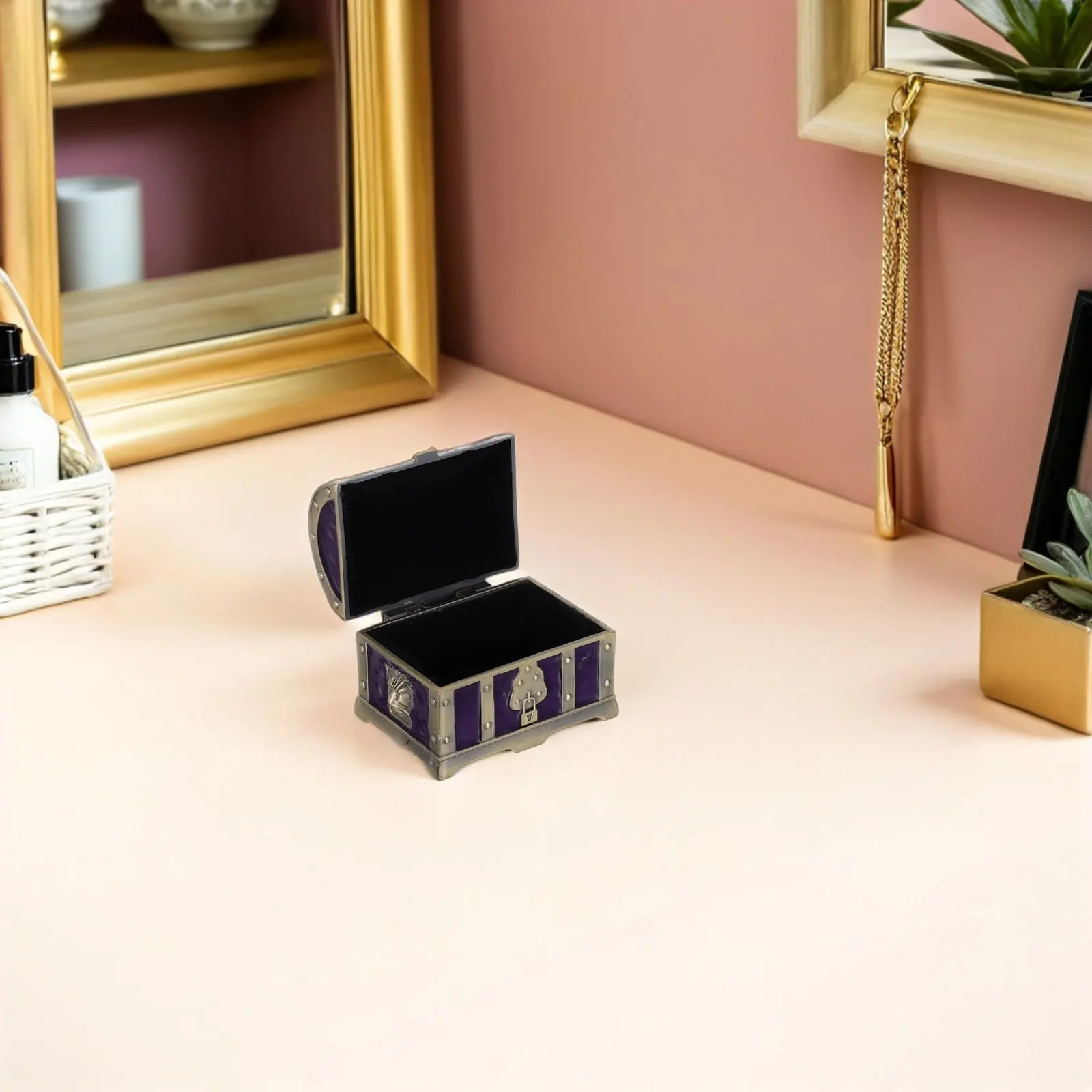 Elegant Chinese Made Vintage Jewelry Box European Inspired Decorative Locking Storage Chest for Women Keepsake Treasure Box
Elegant Chinese Made Vintage Jewelry Box European Inspired Decorative Locking Storage Chest for Women Keepsake Treasure Box