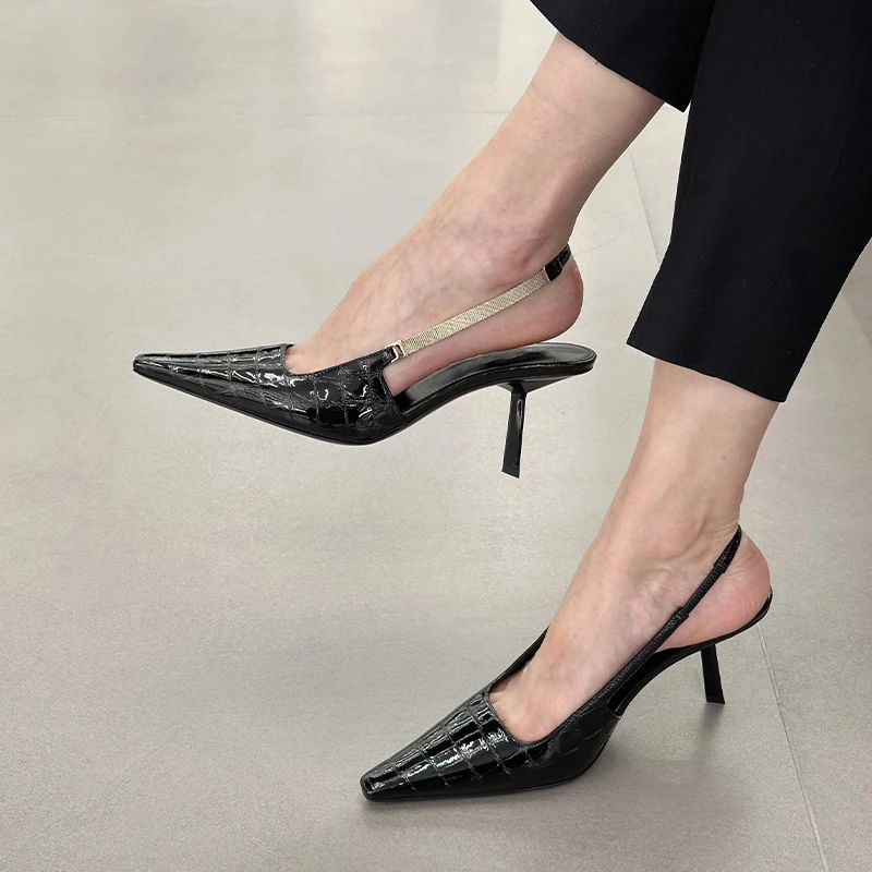 Small square black high-heeled shoes, 2025 runway style, pointed pointed thin heel, back strap, toe cap sandals
Small square black high-heeled shoes, 2025 runway style, pointed pointed thin heel, back strap, toe cap sandals