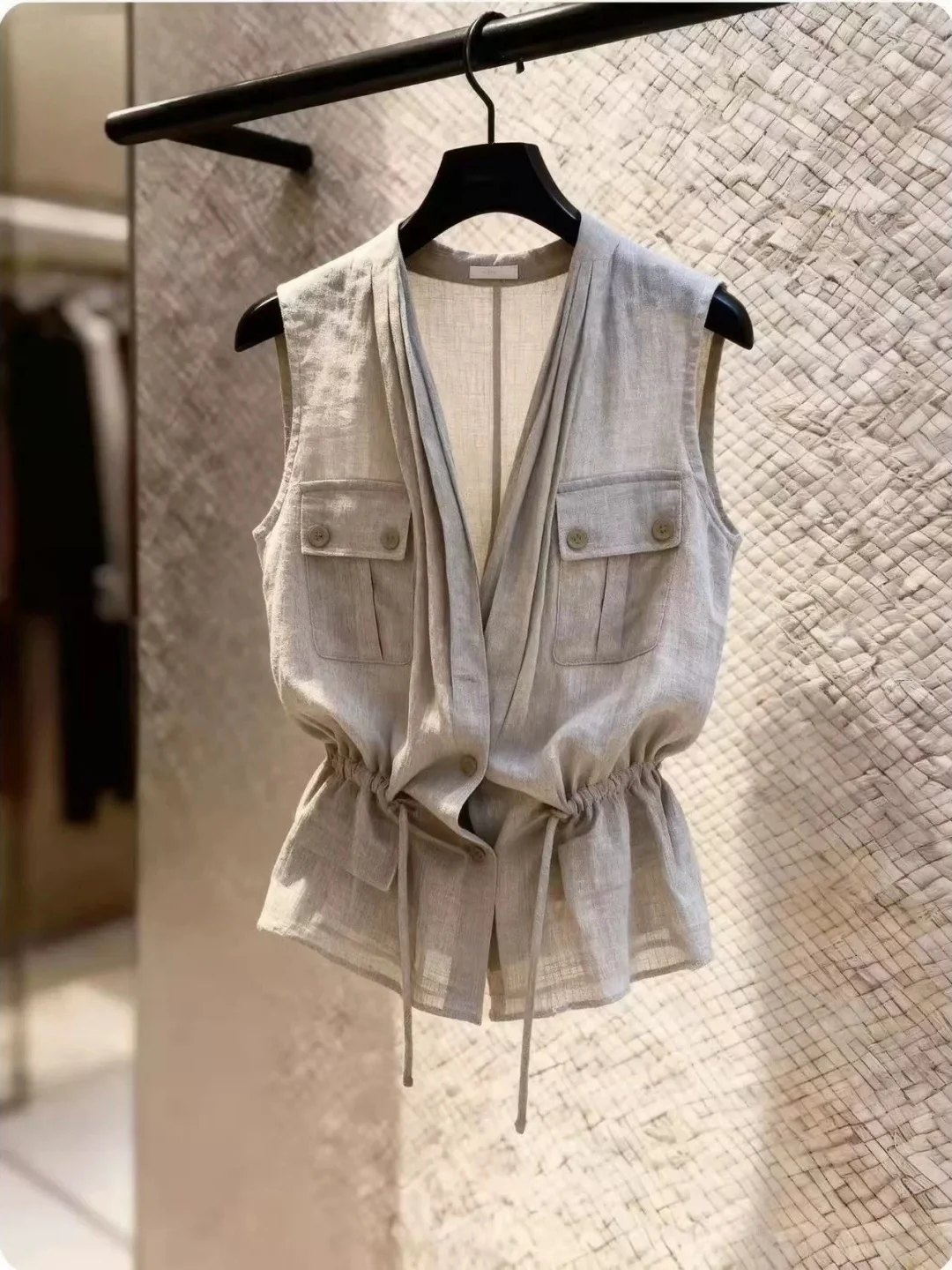 Slimming Waist Cinched Sleeveless Sun Protection Top Design Sense Knot Summer Versatile Casual Shirt Breathable V-neck Regula...
Slimming Waist Cinched Sleeveless Sun Protection Top Design Sense Knot Summer Versatile Casual Shirt Breathable V-neck Regula...