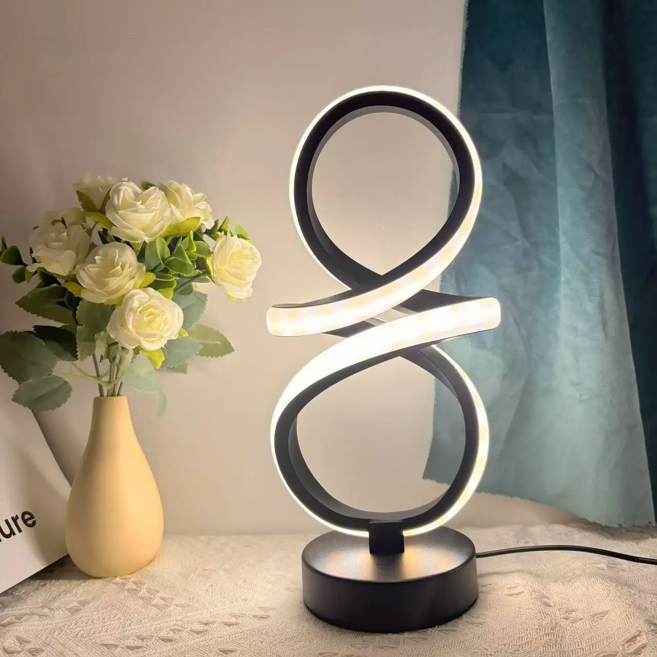 Nice Aluminum Creative Desk Lamp Three Color Dimming USB Power Supply Suitable For Bedrooms Study Rooms
Nice Aluminum Creative Desk Lamp Three Color Dimming USB Power Supply Suitable For Bedrooms Study Rooms
