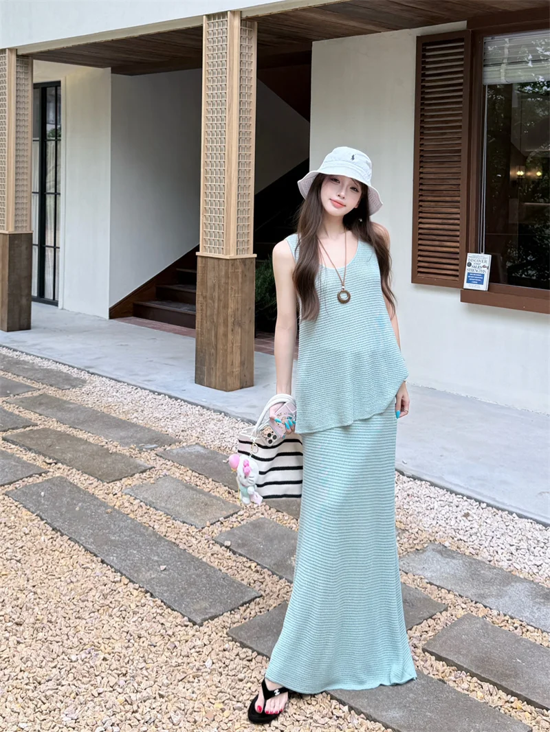 Light Blue Knitted Sleeveless U-Neck Vest High Waist Skirt Women's Summer Fashion Set Elegant Two-Piece Suit Casual Outfit
Light Blue Knitted Sleeveless U-Neck Vest High Waist Skirt Women's Summer Fashion Set Elegant Two-Piece Suit Casual Outfit