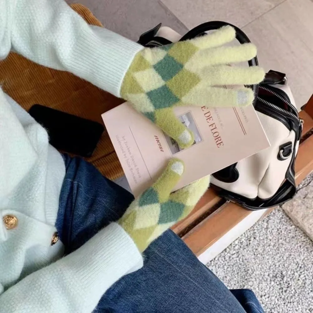 Новые сохраняющие тепло вязаные перчатки с сенсорным экраном, морозостойкие женские перчатки, ветрозащитные полные варежки, женские
Новые сохраняющие тепло вязаные перчатки с сенсорным экраном, морозостойкие женские перчатки, ветрозащитные полные варежки, женские