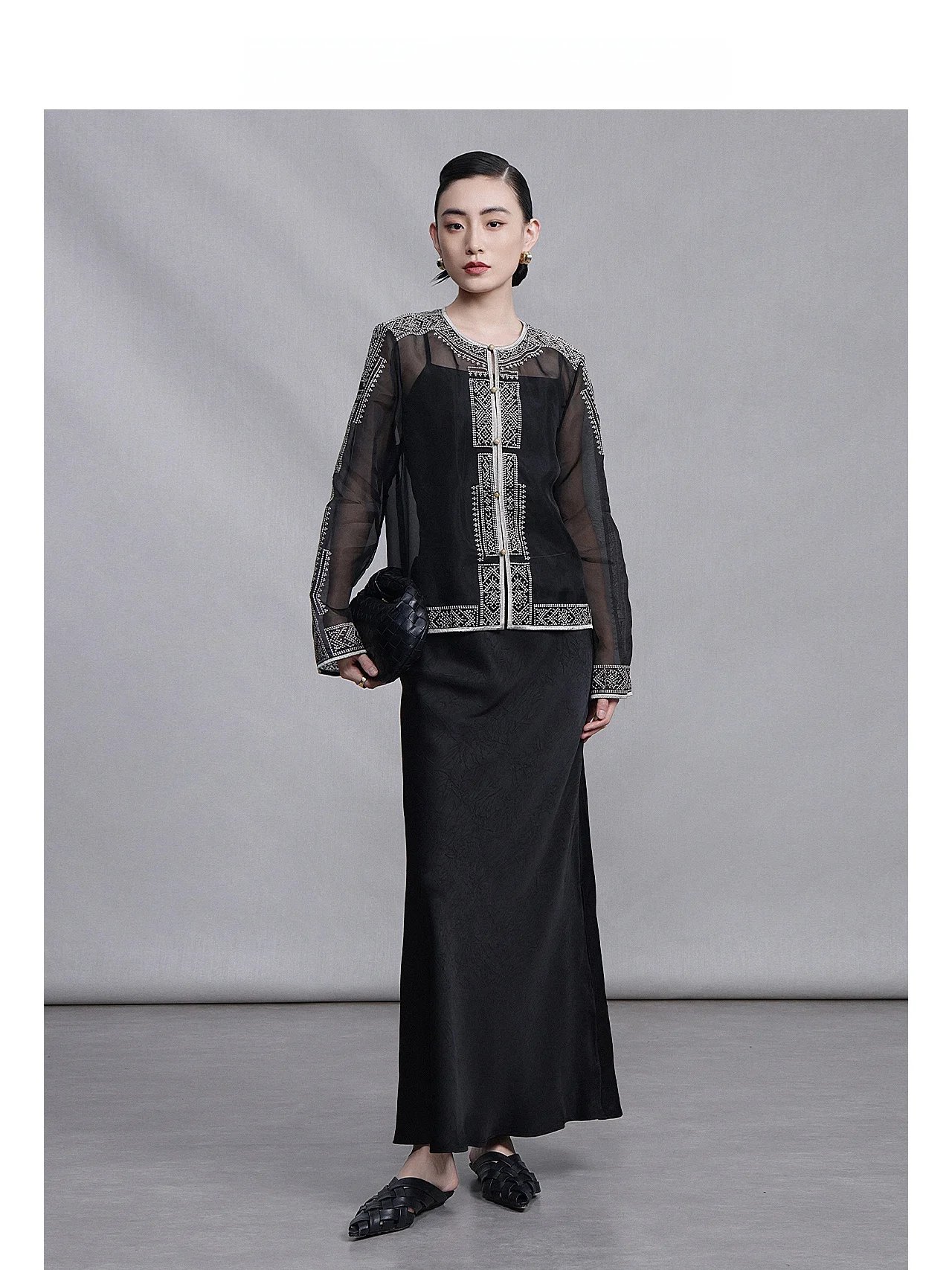 Annibycn New Chinese Style Embroidered Silk Elegantly Loose Women's Shirt Sun Protection Silk European Organza Top
Annibycn New Chinese Style Embroidered Silk Elegantly Loose Women's Shirt Sun Protection Silk European Organza Top