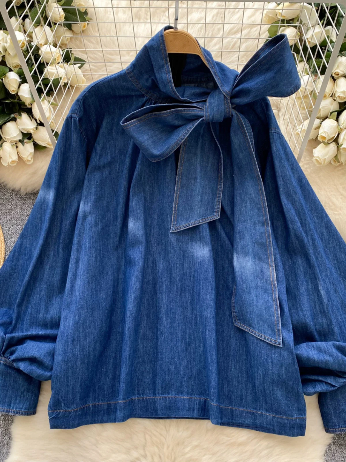 Women'S Denim Top Women 2025 Spring Clothes Ladies Temperament Puff Sleeve Blouse With Bow Bandage Ribbon Elegant Chic Woman Top
Women'S Denim Top Women 2025 Spring Clothes Ladies Temperament Puff Sleeve Blouse With Bow Bandage Ribbon Elegant Chic Woman Top