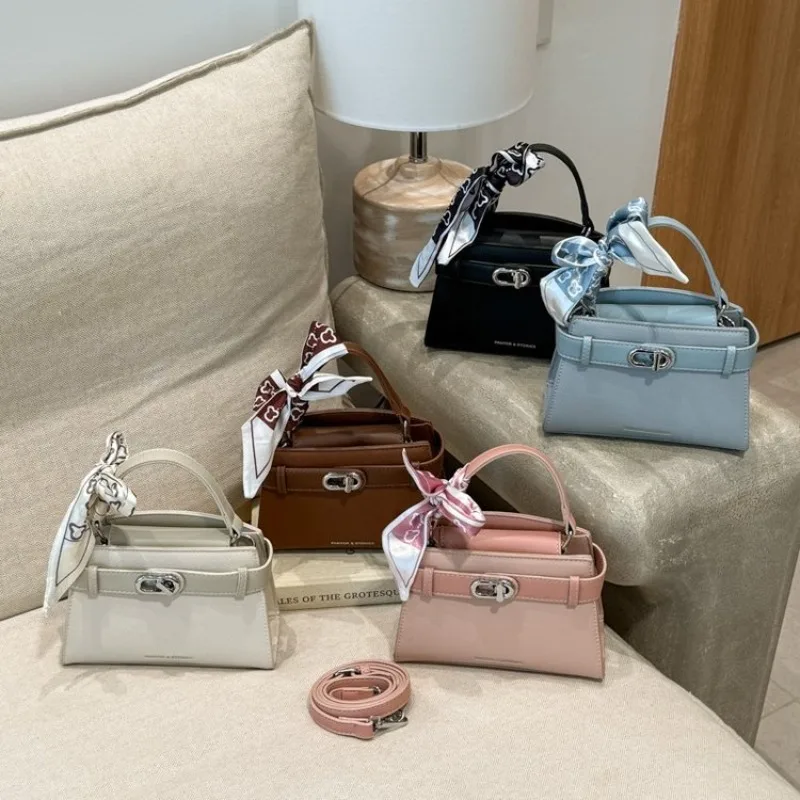 Unique Leisure Diaper Bag Fashionable Solid Color Crossbody Purse Vintage Classic Design Luxury Tote Messenger For Ladies
Unique Leisure Diaper Bag Fashionable Solid Color Crossbody Purse Vintage Classic Design Luxury Tote Messenger For Ladies