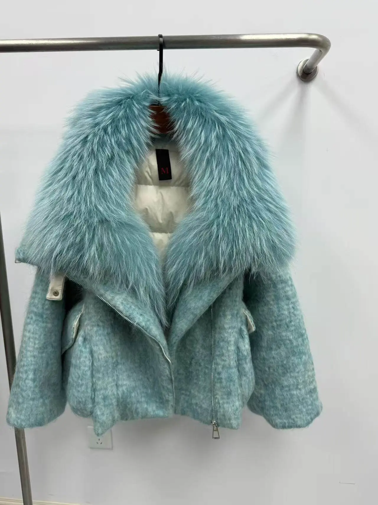 High Quality White Goose Down Jacket Winter New luxury Fur Fox Big Fur Collar Women's Mid-length Fashion Thicken Cashmere Coat
High Quality White Goose Down Jacket Winter New luxury Fur Fox Big Fur Collar Women's Mid-length Fashion Thicken Cashmere Coat