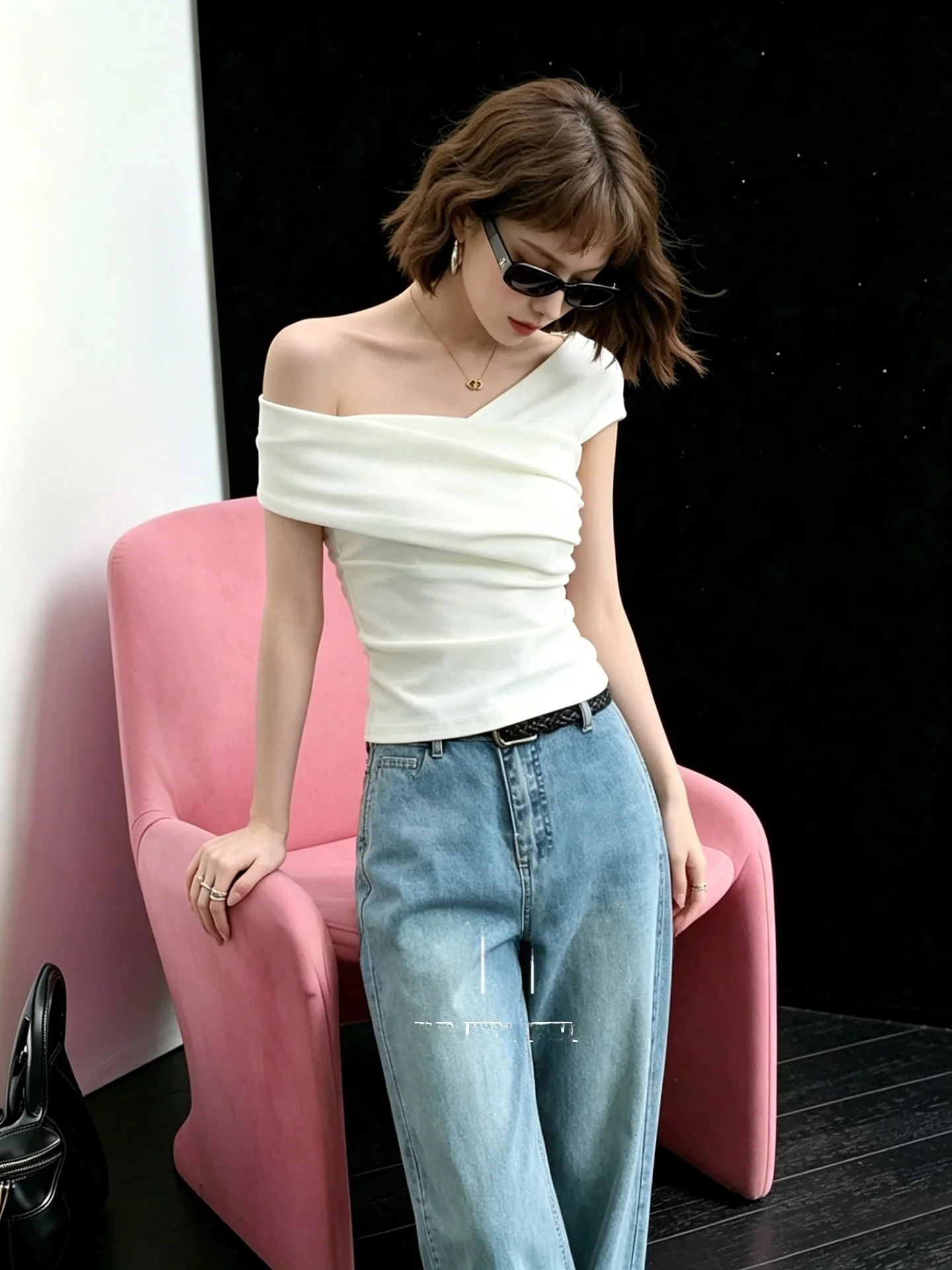 White One-Shoulder Short T-Shirt Women's Summer Slim Fit Versatile Top Huaappuw French Style Universal Size Splice Design
White One-Shoulder Short T-Shirt Women's Summer Slim Fit Versatile Top Huaappuw French Style Universal Size Splice Design