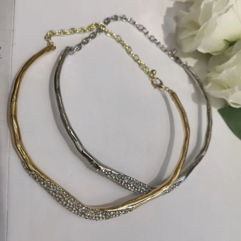 New Modern Jewelry European and American Design Glass With Metal Irregular Necklace For Women Female Cool Trend Accessories 
New Modern Jewelry European and American Design Glass With Metal Irregular Necklace For Women Female Cool Trend Accessories