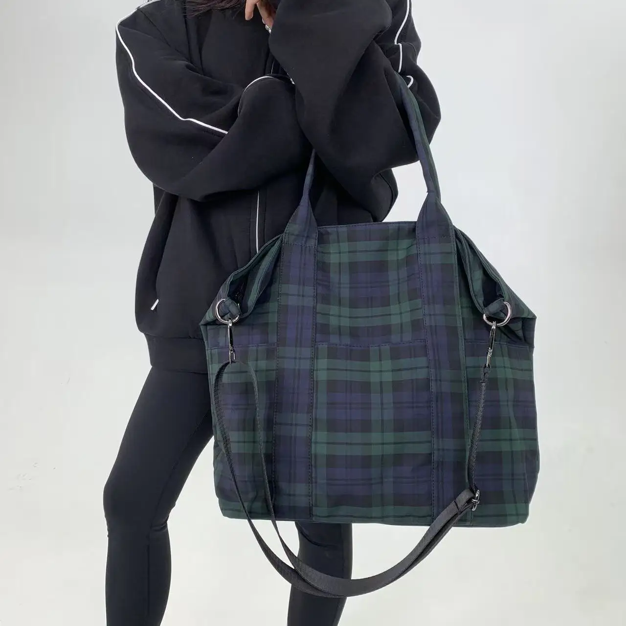 Ladies' fashionable nylon plaid large capacity shoulder bag with multiple pockets, crossbody handbag
Ladies' fashionable nylon plaid large capacity shoulder bag with multiple pockets, crossbody handbag