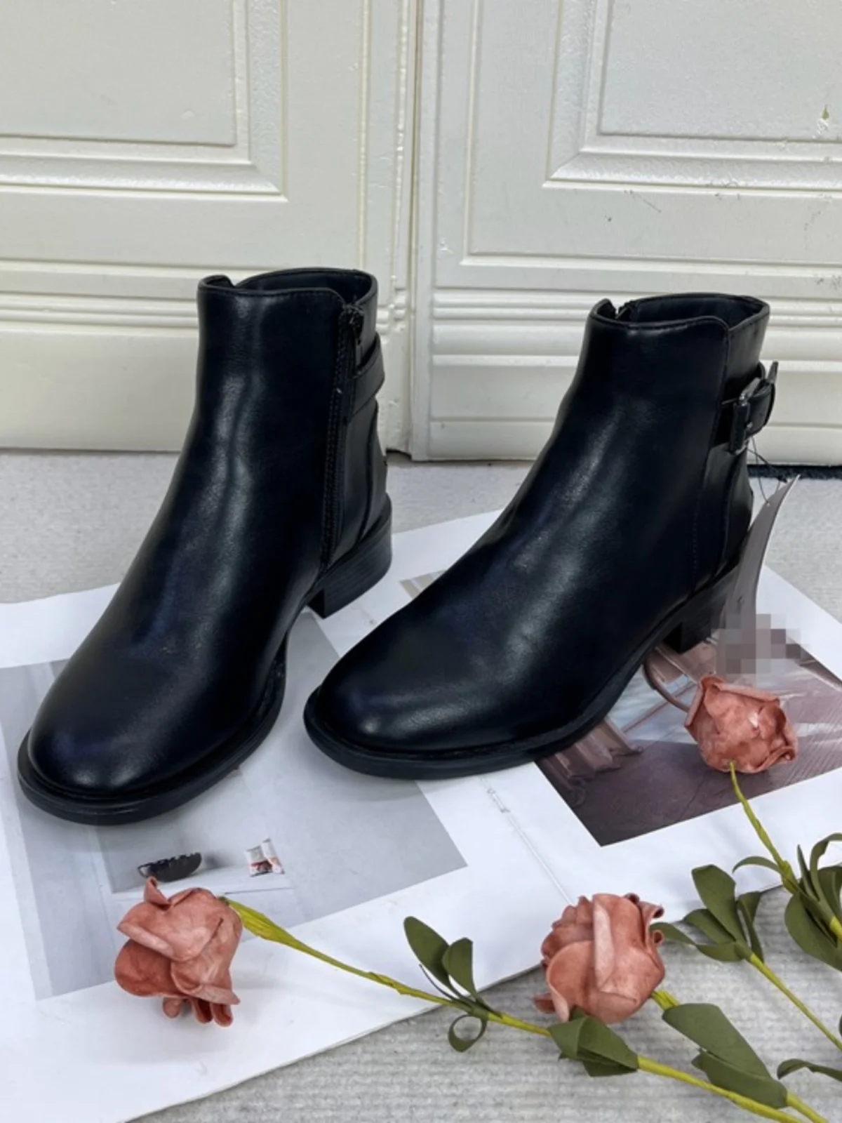 Comfortable round Toe Chunky Heel Zipper Side Pure Color Faionable Versatile ort Boots for Women Rubber Outsole Leather
Comfortable round Toe Chunky Heel Zipper Side Pure Color Faionable Versatile ort Boots for Women Rubber Outsole Leather