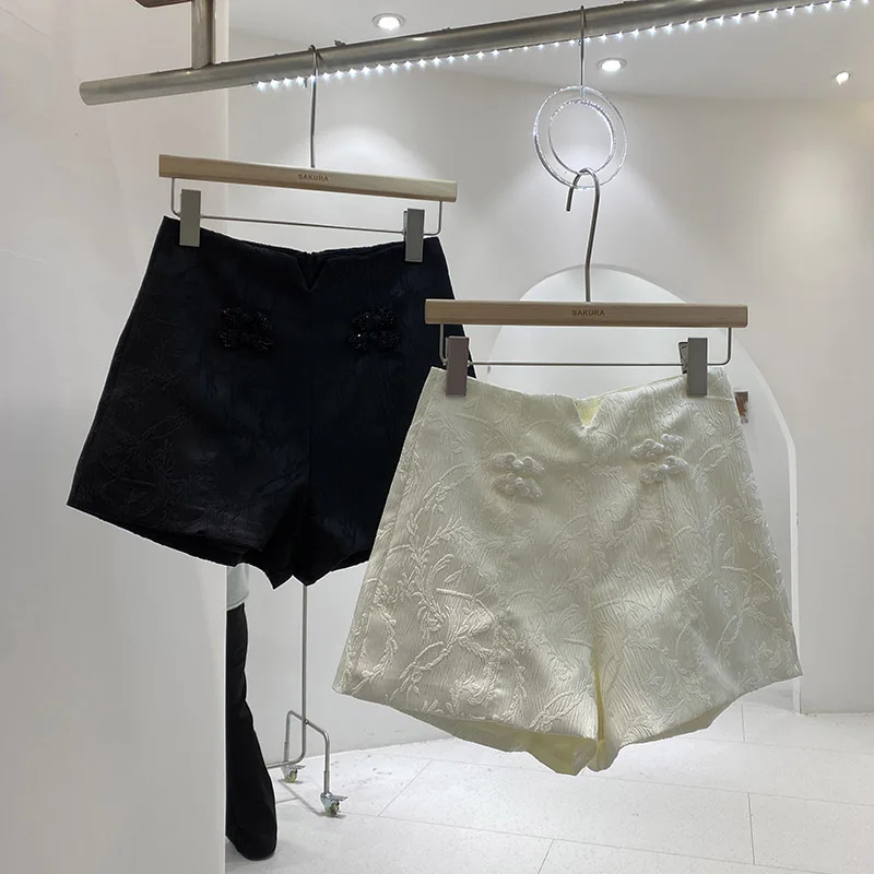 New Chinese Style Embroidered Floral High Waist Wide Leg Short Pants Women's Summer 2024 Artistic Slimming White Casual Trousers
New Chinese Style Embroidered Floral High Waist Wide Leg Short Pants Women's Summer 2024 Artistic Slimming White Casual Trousers