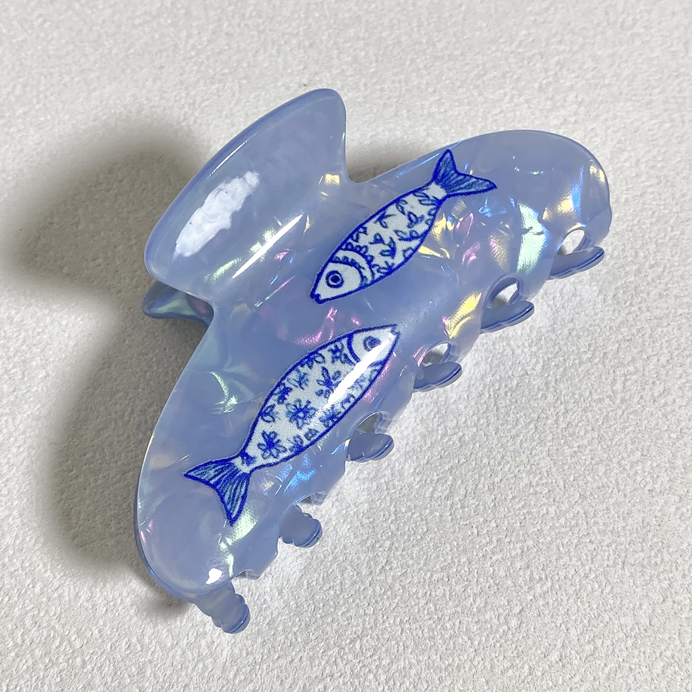 Classic Two Fish Stamp Blue Acrylic Hair Clip for Women Fashion Ponytail Shark Hair Clip Feminine Casual Head Accessories Gift
Classic Two Fish Stamp Blue Acrylic Hair Clip for Women Fashion Ponytail Shark Hair Clip Feminine Casual Head Accessories Gift