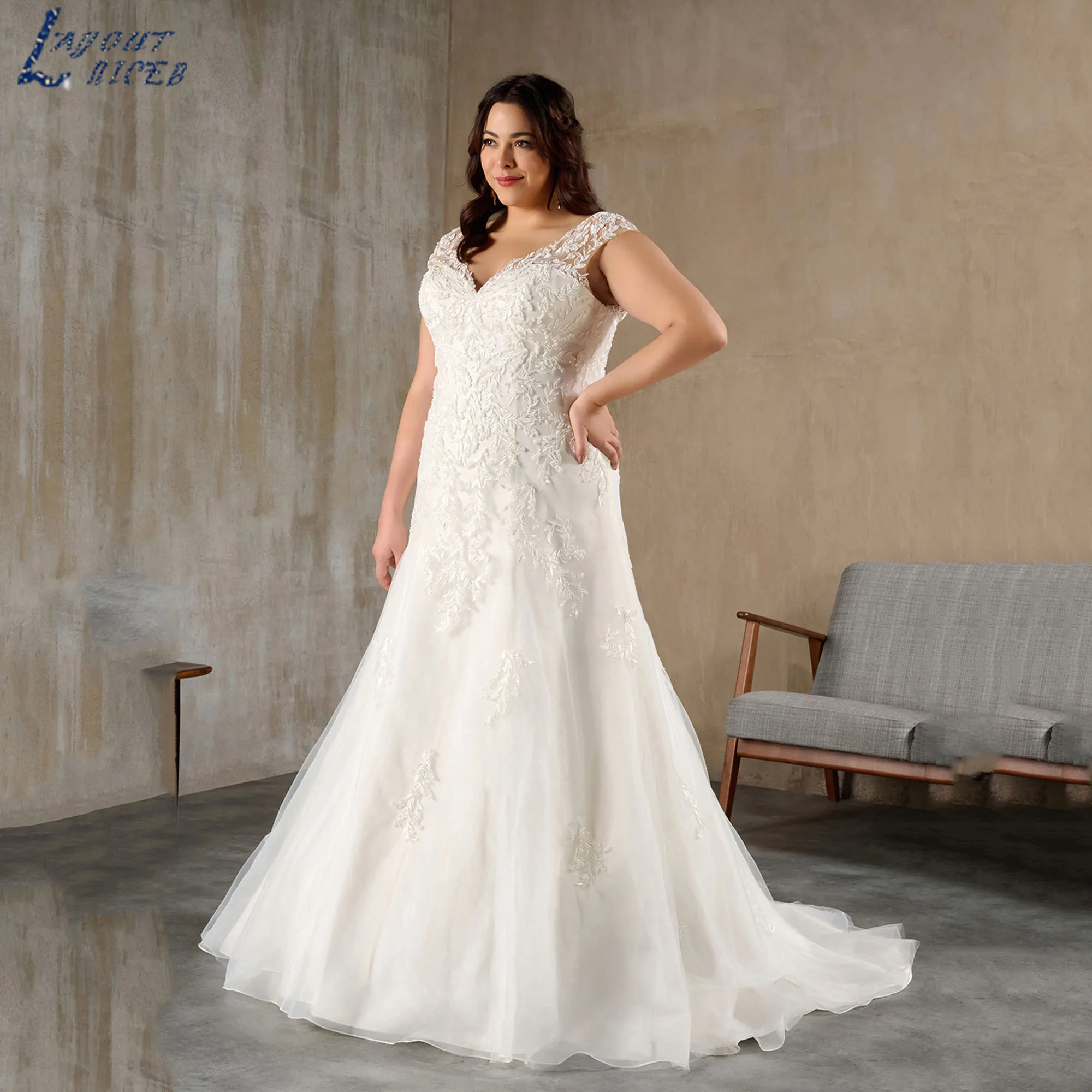 Vintage Tulle Wedding Dress 2025 Plus Size V-Neck A-line Lace Appliques Bridal Gown Sleeveless Classic robe de mariée Customized
Vintage Tulle Wedding Dress 2025 Plus Size V-Neck A-line Lace Appliques Bridal Gown Sleeveless Classic robe de mariée Customized