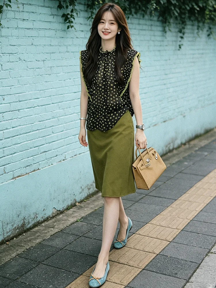 Polka Dot Sleeveless Chiffon Top with High Waist Skirt Two Piece Set Summer Gentle Elegant Fashionable Women's Outfit
Polka Dot Sleeveless Chiffon Top with High Waist Skirt Two Piece Set Summer Gentle Elegant Fashionable Women's Outfit