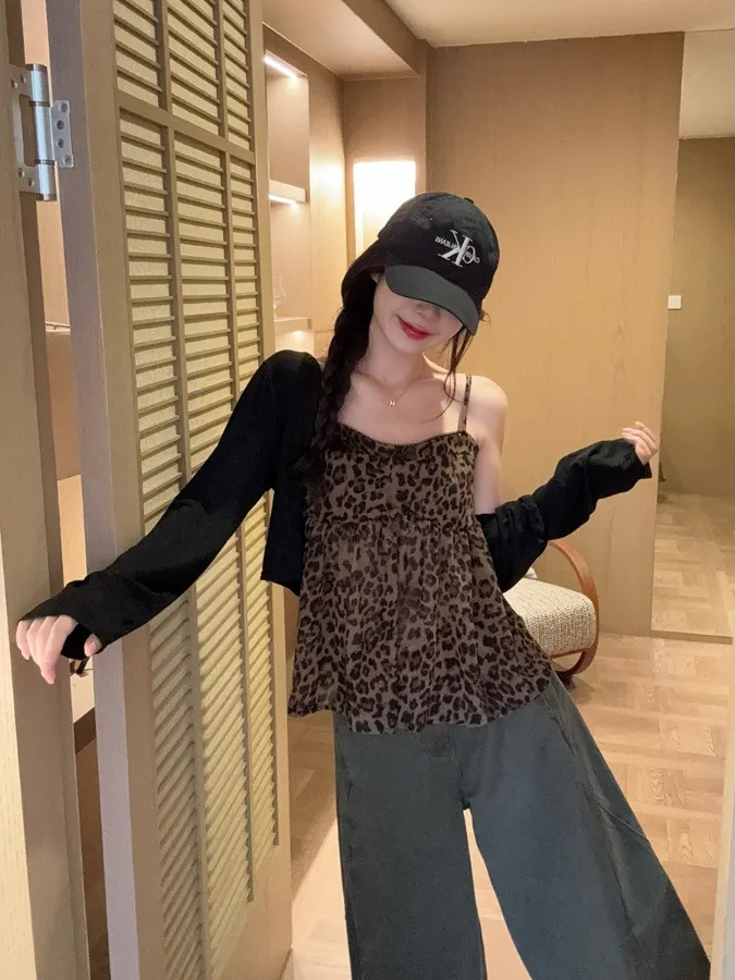 plus Size Set Hot Girl Style Summer New Design Retro Leopard Print Strap Top Sun Protection Open Cardigan Top Two-Piece Set
plus Size Set Hot Girl Style Summer New Design Retro Leopard Print Strap Top Sun Protection Open Cardigan Top Two-Piece Set