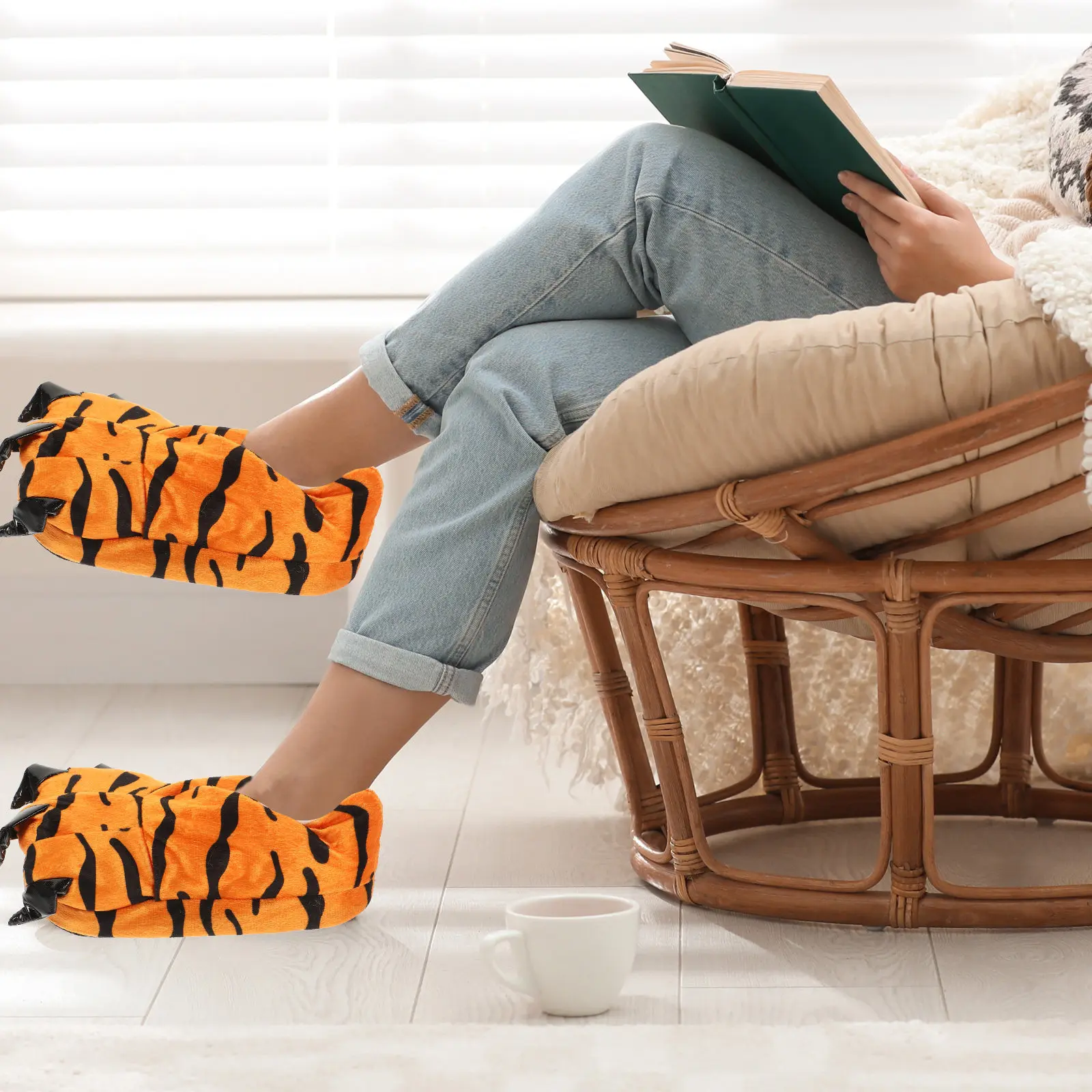 1Pair Cartoon Dinosaur Claw Slippers Kids Warm Comfortable Breathable Indoor Outdoor Animal Paw Home Winter Shoes
1Pair Cartoon Dinosaur Claw Slippers Kids Warm Comfortable Breathable Indoor Outdoor Animal Paw Home Winter Shoes