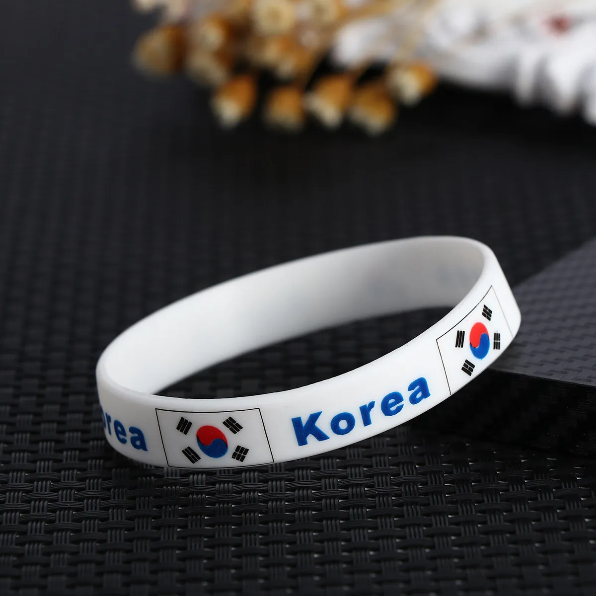 Набор из 6 силиконовых браслетов с флагами стран, мягкие и удобные спортивные браслеты для болельщиков на футбольные матчи, браслеты с национальными флагами
Набор из 6 силиконовых браслетов с флагами стран, мягкие и удобные спортивные браслеты для болельщиков на футбольные матчи, браслеты с национальными флагами