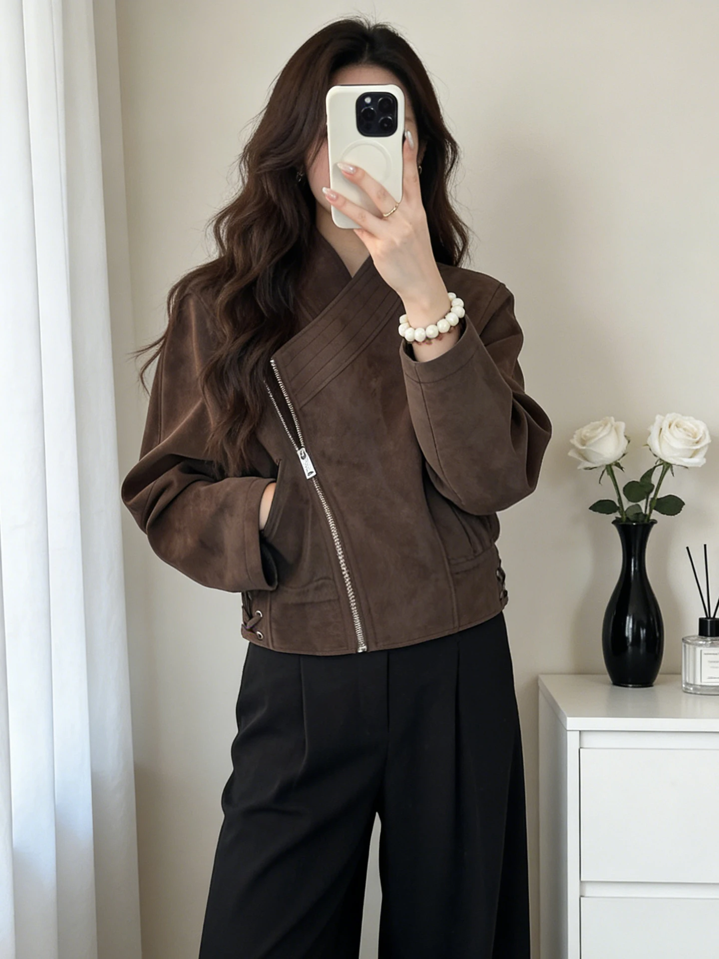 Retro Korean Style Coffee Suede Jacket Women's Loose Fit Short Casual Top Zipper Door Design Pure Color Spring Fashion
Retro Korean Style Coffee Suede Jacket Women's Loose Fit Short Casual Top Zipper Door Design Pure Color Spring Fashion