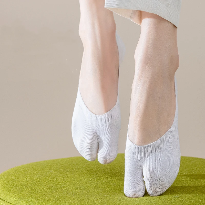 6 Pairs Women's Toe-Separated Socks Summer Cotton Simple Silicone Anti-Slip Breathable Invisible Ankle Socks Two-Toe Socks
6 Pairs Women's Toe-Separated Socks Summer Cotton Simple Silicone Anti-Slip Breathable Invisible Ankle Socks Two-Toe Socks