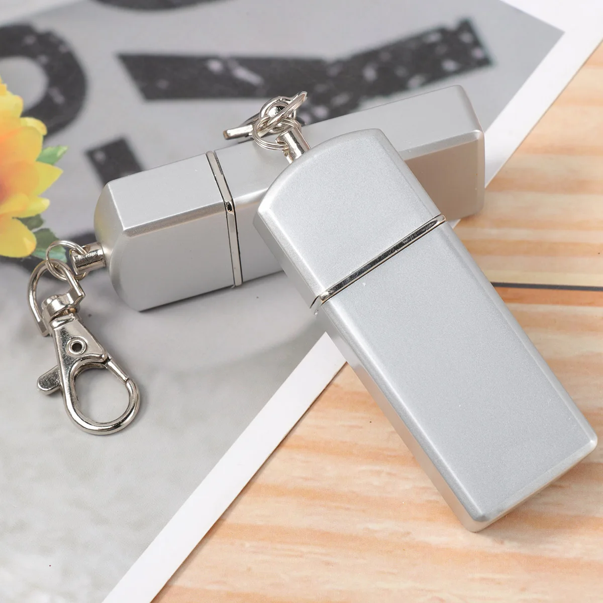 2PCS Portable Ashtray Cigarette Ashtray Ash Holder Pocket Smoking Ash Tray with Lid Key Chain for Outdoor Traveling (Silver)
2PCS Portable Ashtray Cigarette Ashtray Ash Holder Pocket Smoking Ash Tray with Lid Key Chain for Outdoor Traveling (Silver)