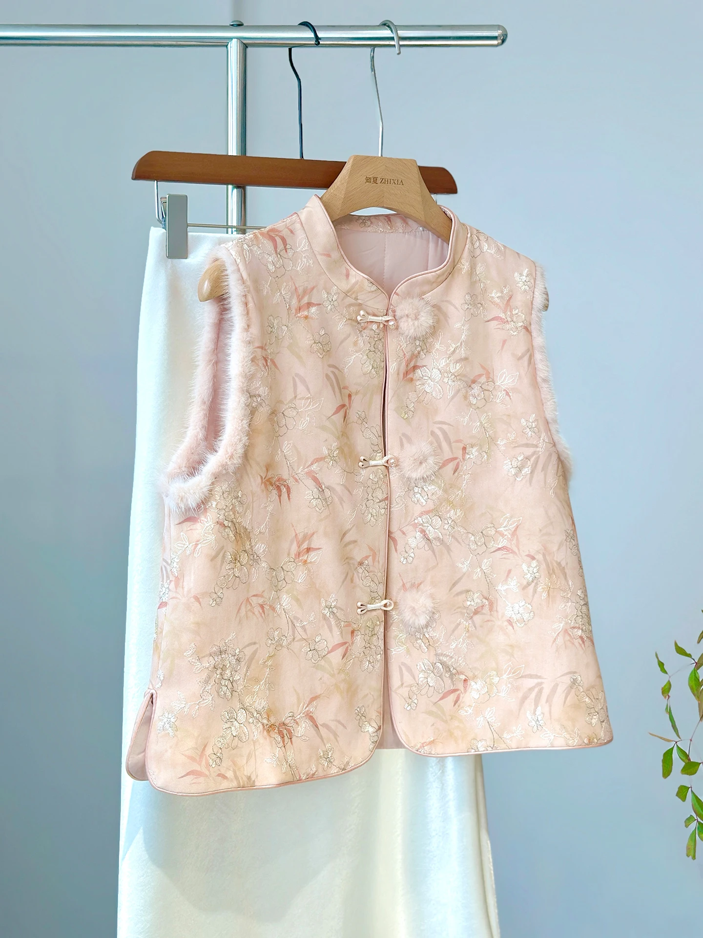 Pink High-Grade New Chinese Vest Women's Autumn and Winter Quilted Outer Wear National Style Stand Collar Waistcoat
Pink High-Grade New Chinese Vest Women's Autumn and Winter Quilted Outer Wear National Style Stand Collar Waistcoat