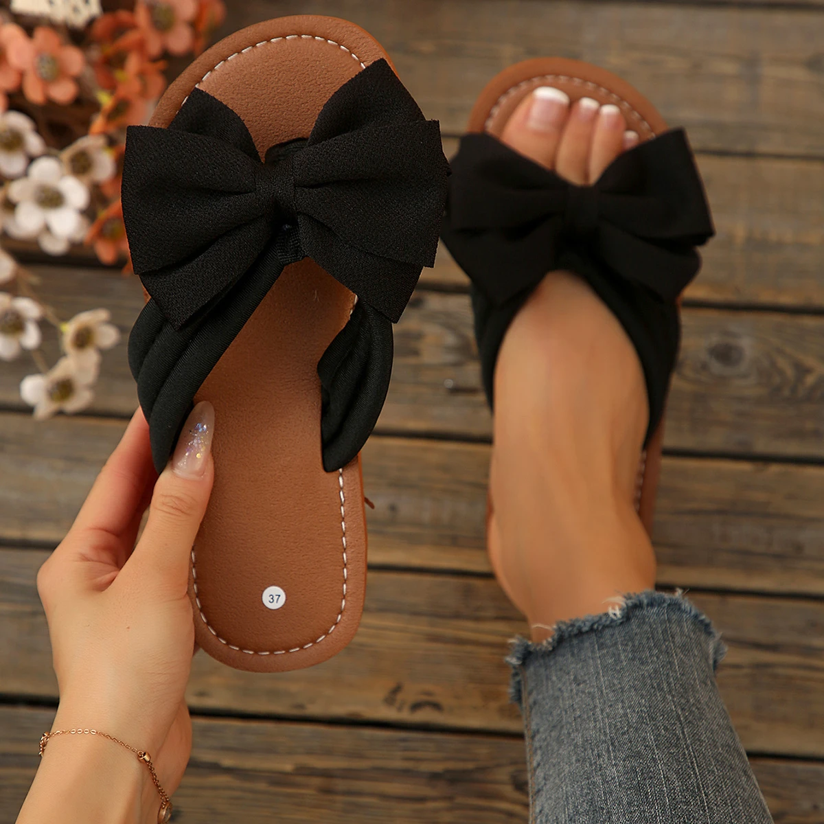 2026 New Minimalist Retro Style Round Toe Low-heeled Slippers for Women Summer Fashionable Sandbeach Rome Slipper 36-42
2026 New Minimalist Retro Style Round Toe Low-heeled Slippers for Women Summer Fashionable Sandbeach Rome Slipper 36-42