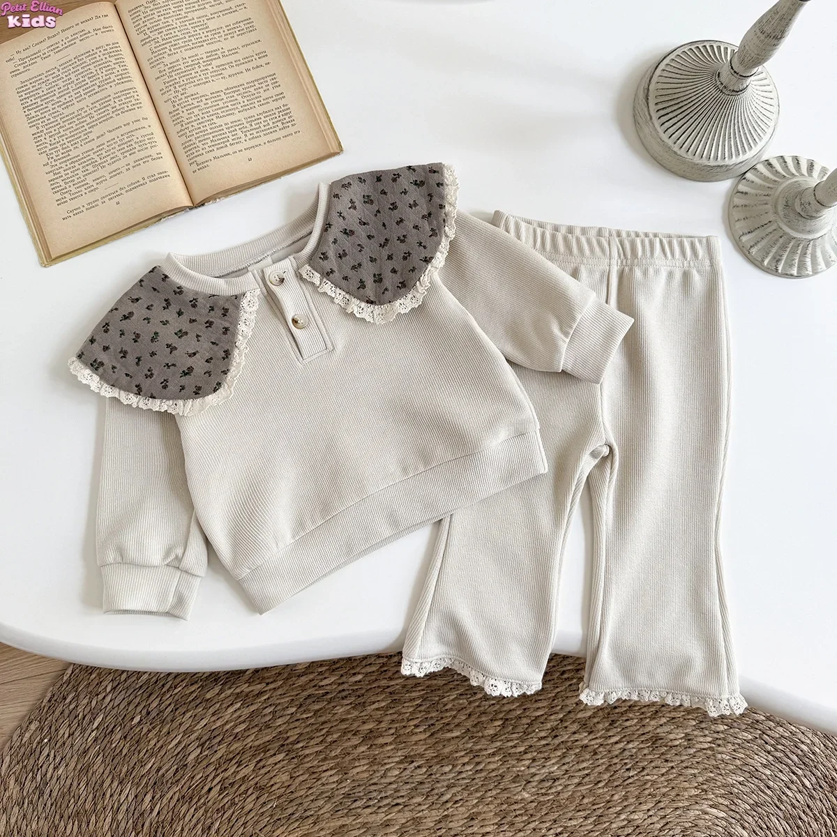 0-3Y Baby Girls Clothes Lace Trimmed 2Pcs Kids Sets Peter Pan Collar Long Sleeve Top and Pants Casual Clothes for Baby Girl
0-3Y Baby Girls Clothes Lace Trimmed 2Pcs Kids Sets Peter Pan Collar Long Sleeve Top and Pants Casual Clothes for Baby Girl