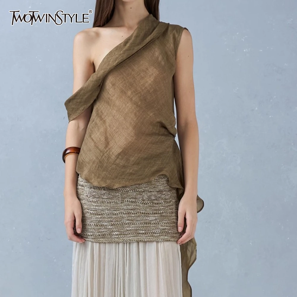 TWOTWINSTYLE Coffee Spliced Folds Chic Vest Female Skew Neck Sleeveless Loose Streetwear Women's Vests Summer Fashion Style New
TWOTWINSTYLE Coffee Spliced Folds Chic Vest Female Skew Neck Sleeveless Loose Streetwear Women's Vests Summer Fashion Style New