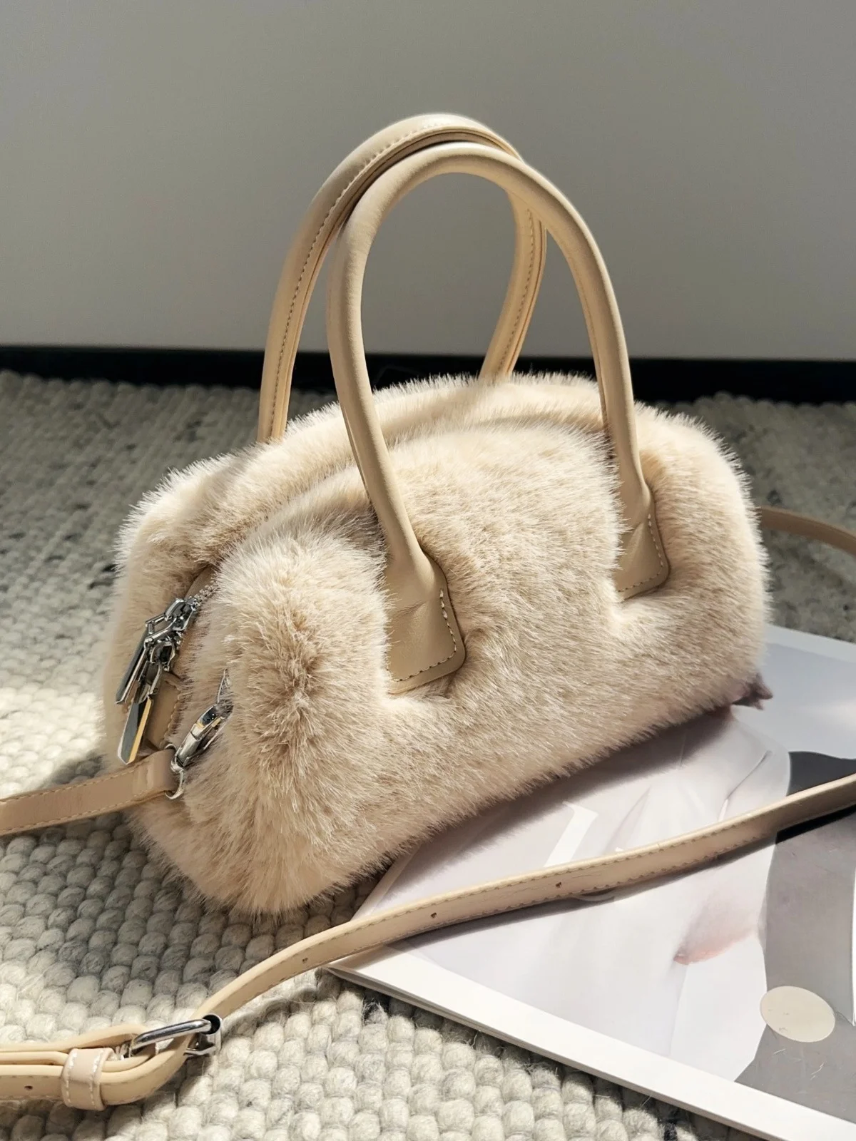 Fall Winter Fur Handbag Women's Commuter Versatile Single oulder Underarm Bag Sli Crossbody Small Square Bag
Fall Winter Fur Handbag Women's Commuter Versatile Single oulder Underarm Bag Sli Crossbody Small Square Bag