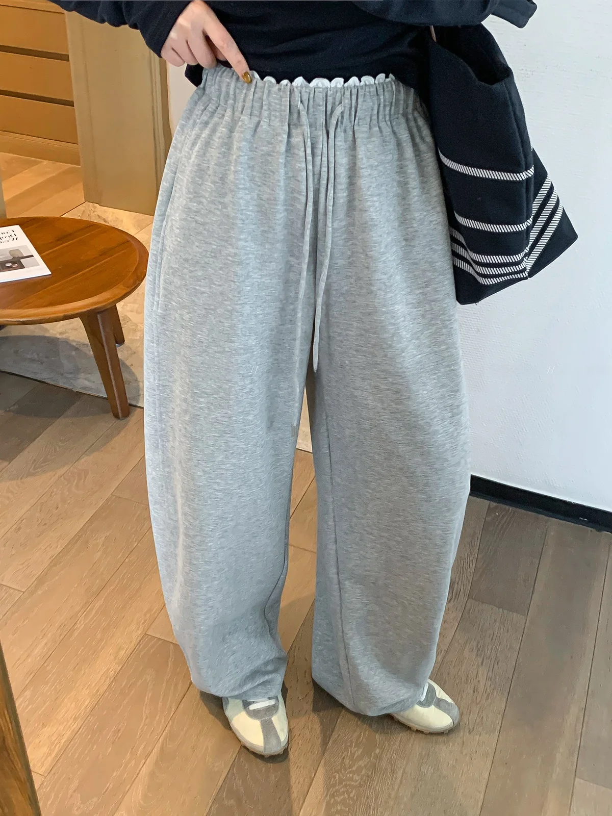 Grey Drawstring Waist Elastic Casual Sweatpants Women's Loose Wide Leg Long Pants Love Devil Fish Design Spring 2026 New Style
Grey Drawstring Waist Elastic Casual Sweatpants Women's Loose Wide Leg Long Pants Love Devil Fish Design Spring 2026 New Style