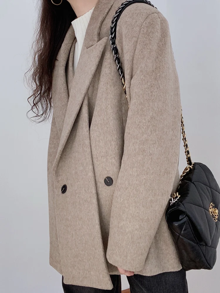 Утепленное шерстяное пальто с отстегивающимся воротником для женщин, осенне-зимняя верхняя одежда в европейском стиле, с длинными рукавами, двубортное
Утепленное шерстяное пальто с отстегивающимся воротником для женщин, осенне-зимняя верхняя одежда в европейском стиле, с длинными рукавами, двубортное