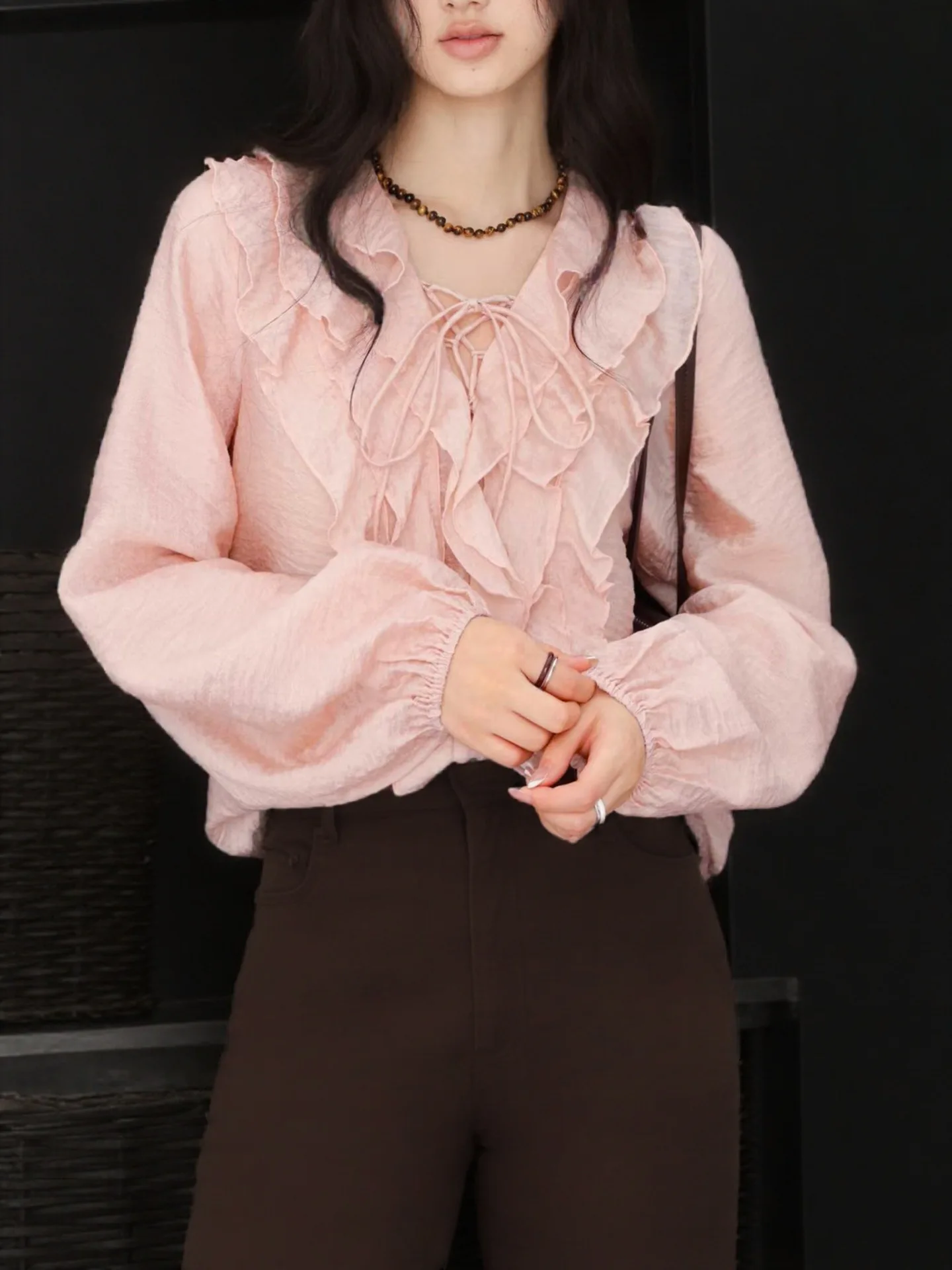 Retro Long Sleeve Women Shirt New Style Solid Color Spring Autumn New Fashion Versatile Top Elegant Fashion V Neck Women Top
Retro Long Sleeve Women Shirt New Style Solid Color Spring Autumn New Fashion Versatile Top Elegant Fashion V Neck Women Top