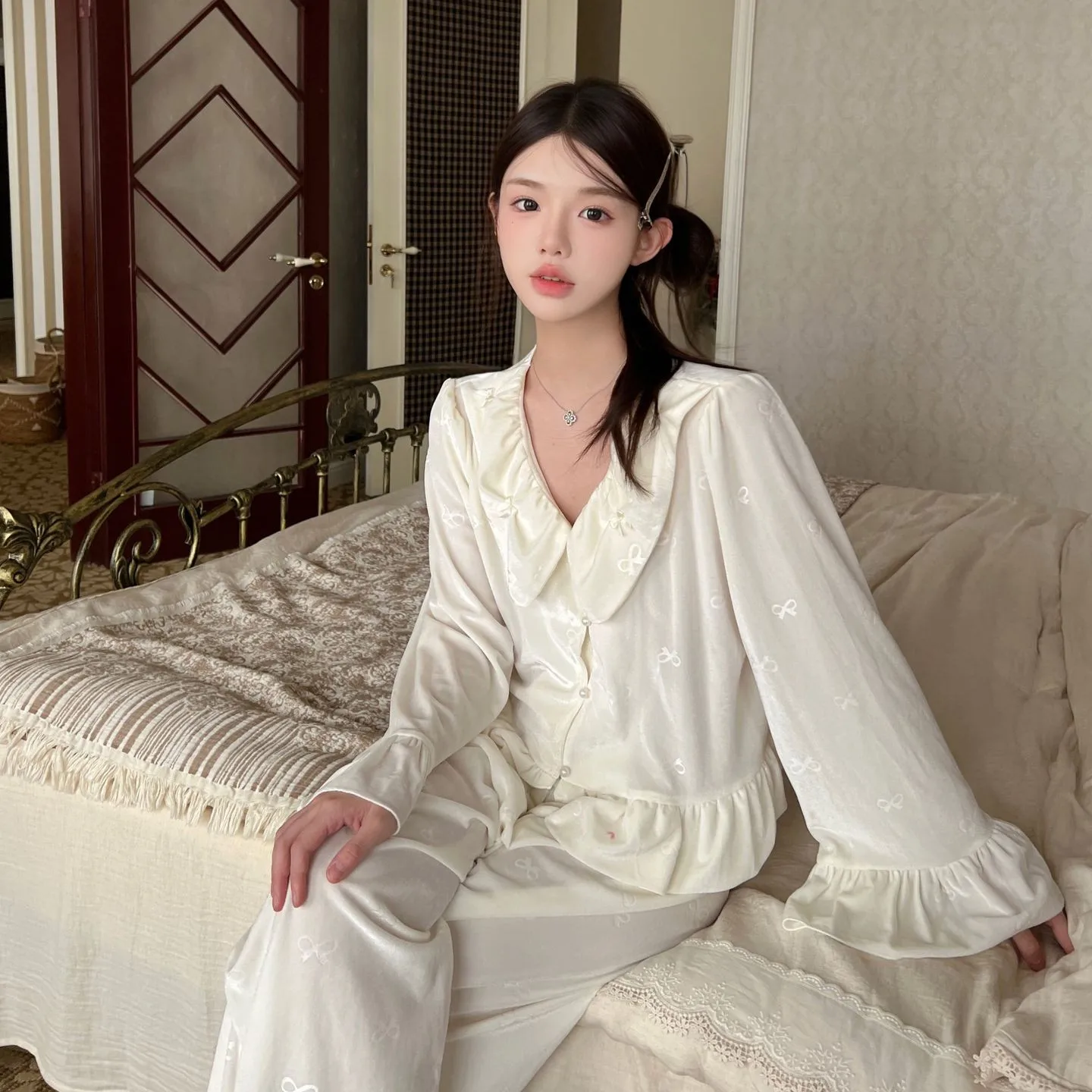 Ruffles Velvet Sleepwear Women 2Pcs Pajamas Set Loungewear Autumn Winter Velour Pijamas Trouser Suit Loose Casual Homewear
Ruffles Velvet Sleepwear Women 2Pcs Pajamas Set Loungewear Autumn Winter Velour Pijamas Trouser Suit Loose Casual Homewear