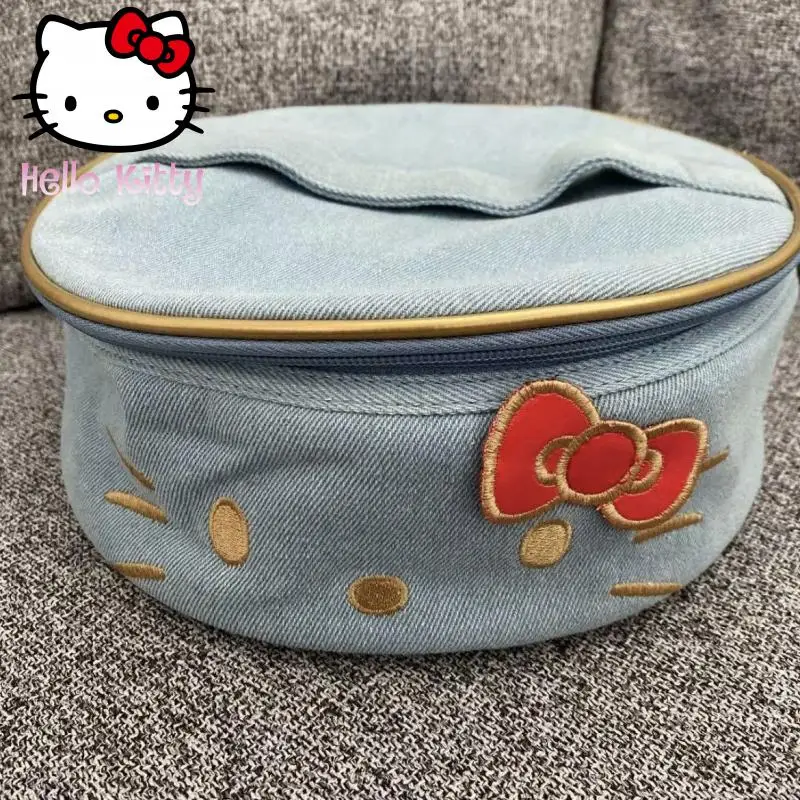 Cute Anime Hello Kitty Makeup Storage Bag Kawaii Cartoon Retro Style Washed Denim Fashion Storage Bag Birthday Gift for Girls
Cute Anime Hello Kitty Makeup Storage Bag Kawaii Cartoon Retro Style Washed Denim Fashion Storage Bag Birthday Gift for Girls