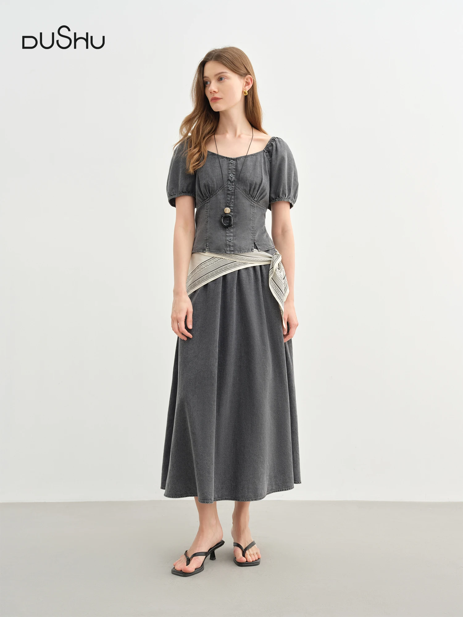 DUSHU Retro Fashion Denim Suit Summer 2025 New Style High Waist A-line Skirt Two Piece Suit 25DS82734+25DS82736
DUSHU Retro Fashion Denim Suit Summer 2025 New Style High Waist A-line Skirt Two Piece Suit 25DS82734+25DS82736