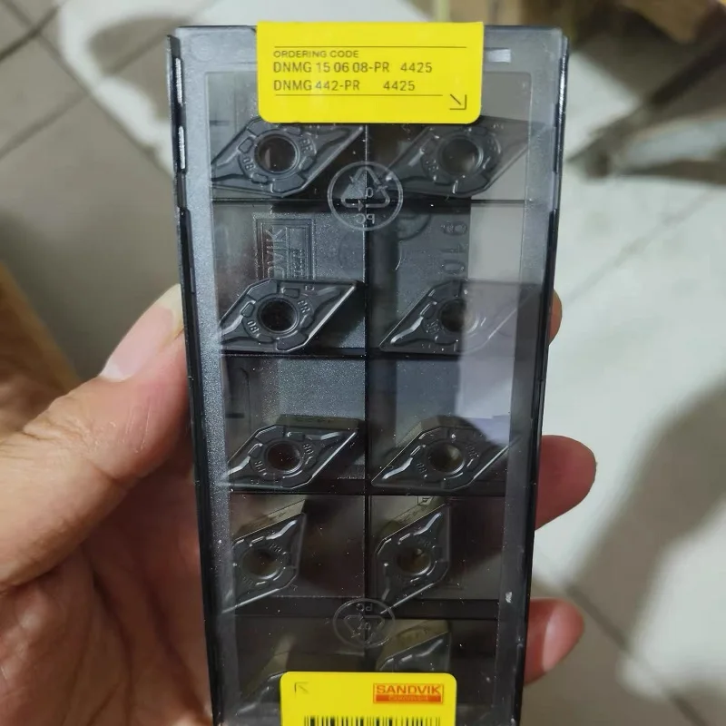 CNC blade DNMG150612-PR 4425
CNC blade DNMG150612-PR 4425