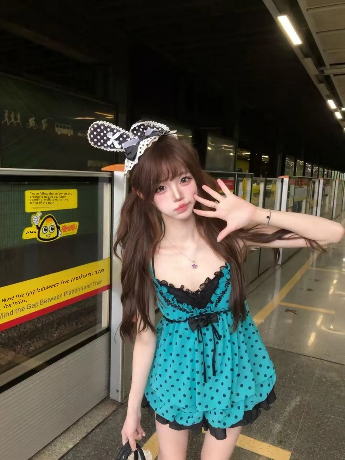 Green Polka Dot Lace Halter Dress Women's Summer Sexy High Waist Short Skirt A-Line Dress V-Neck Sleeveless Polyester Fiber
Green Polka Dot Lace Halter Dress Women's Summer Sexy High Waist Short Skirt A-Line Dress V-Neck Sleeveless Polyester Fiber
