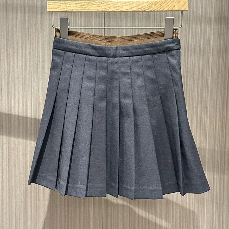 High-quality women's mini pleated skirt with high waist, fashionable and classic, suitable for all occasions 2562776
High-quality women's mini pleated skirt with high waist, fashionable and classic, suitable for all occasions 2562776